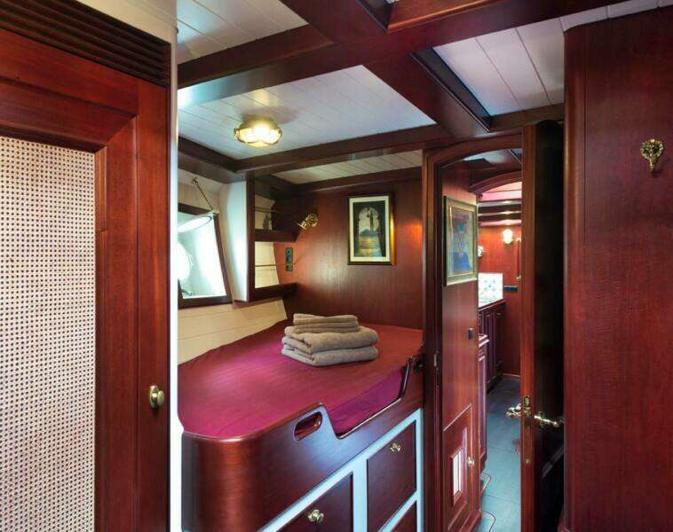 SPIRIT OF VENICE 89ft Vmg Yacht For Sale