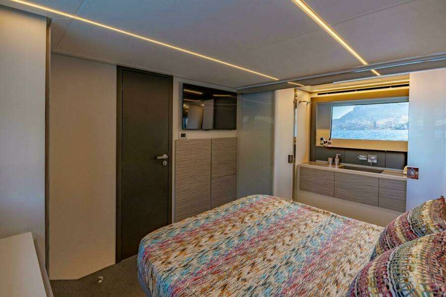 SILVER MISSILE 62ft Pershing Yacht For Sale