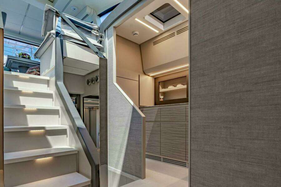 SILVER MISSILE 62ft Pershing Yacht For Sale
