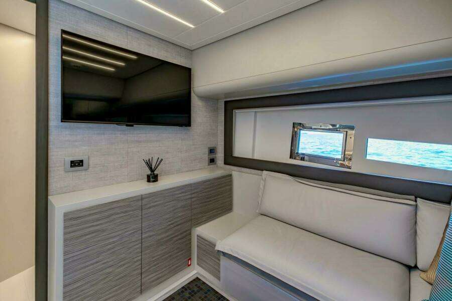 SILVER MISSILE 62ft Pershing Yacht For Sale