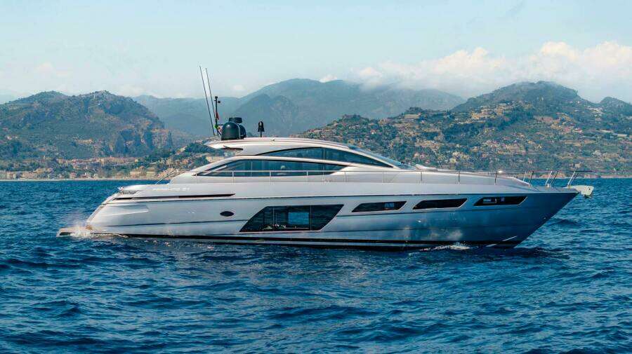 SILVER MISSILE 62ft Pershing Yacht For Sale