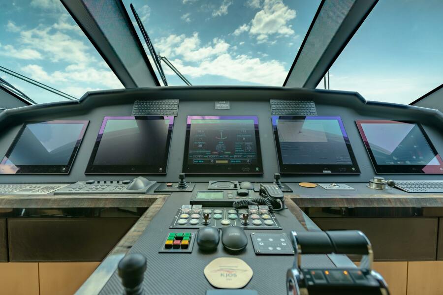 124' 2009 Palmer Johnson Palmer Johnson 120