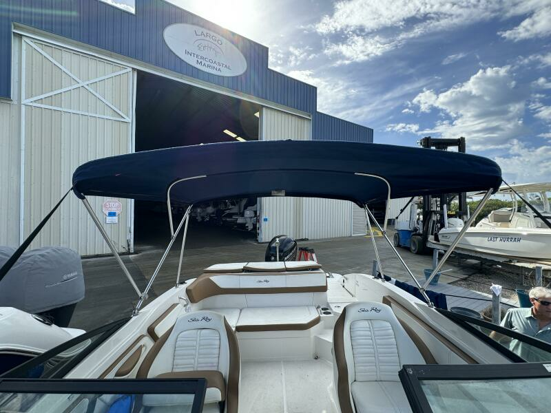 2017 Sea Ray 210 SPX Outboard