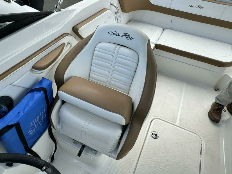 2017 Sea Ray 210 SPX Outboard