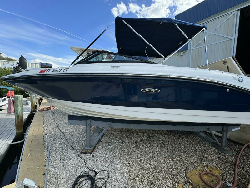 2017 Sea Ray 210 SPX Outboard