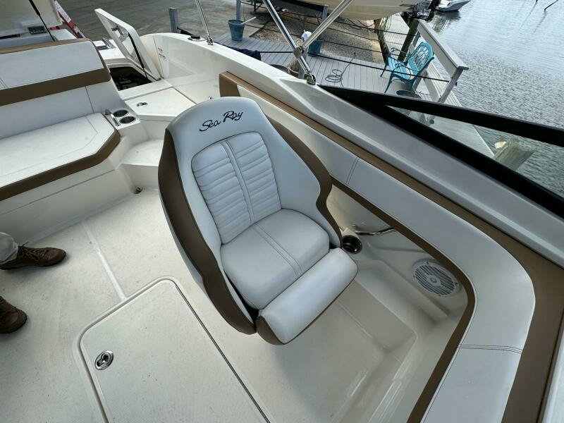 2017 Sea Ray 210 SPX Outboard