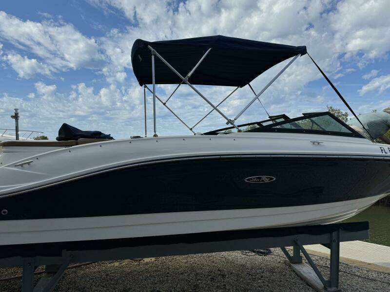 2017 Sea Ray 210 SPX Outboard
