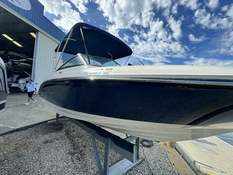 2017 Sea Ray 210 SPX Outboard