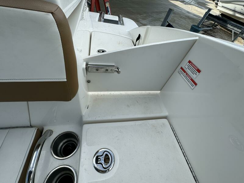 2017 Sea Ray 210 SPX Outboard