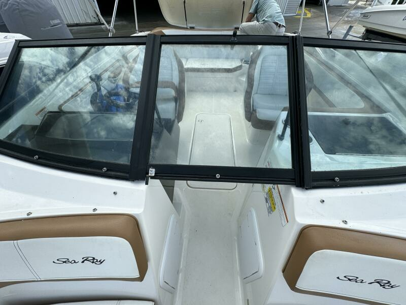 2017 Sea Ray 210 SPX Outboard