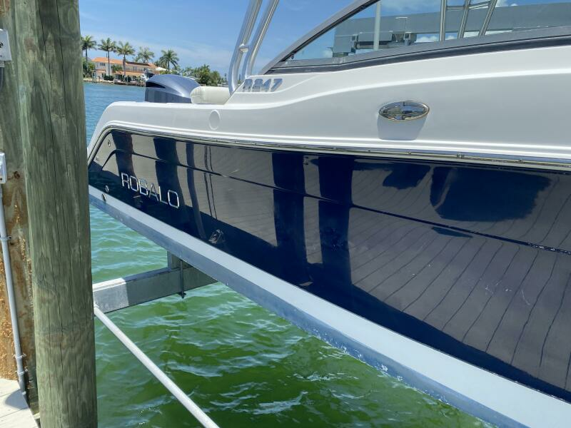 2011 Robalo 