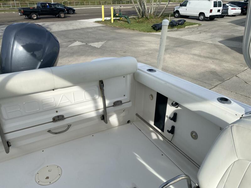 2011 Robalo 