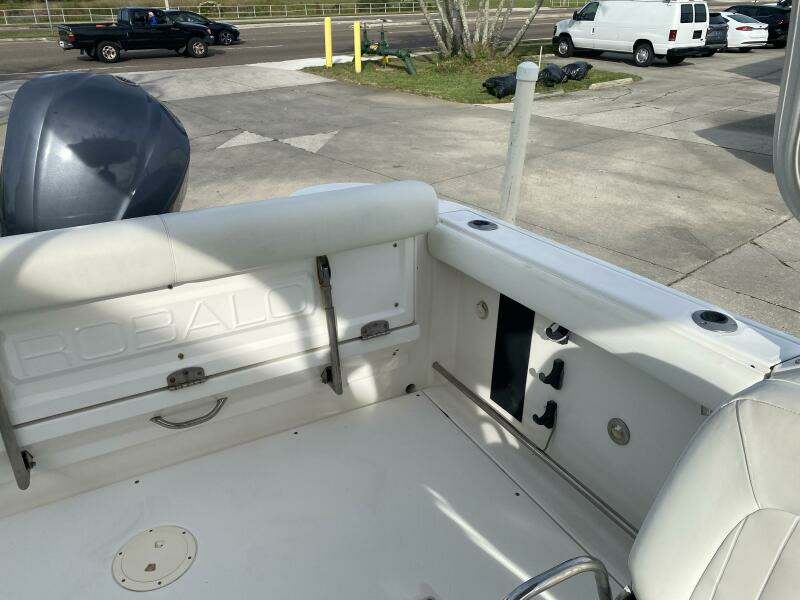 2011 Robalo 