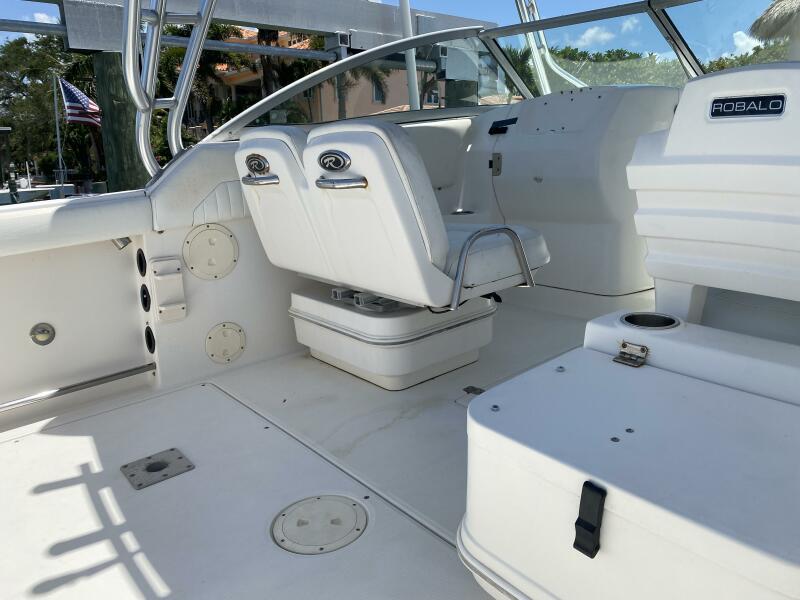 2011 Robalo 