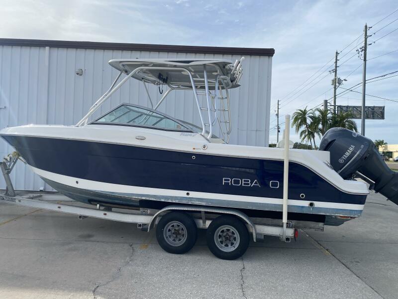 2011 Robalo 