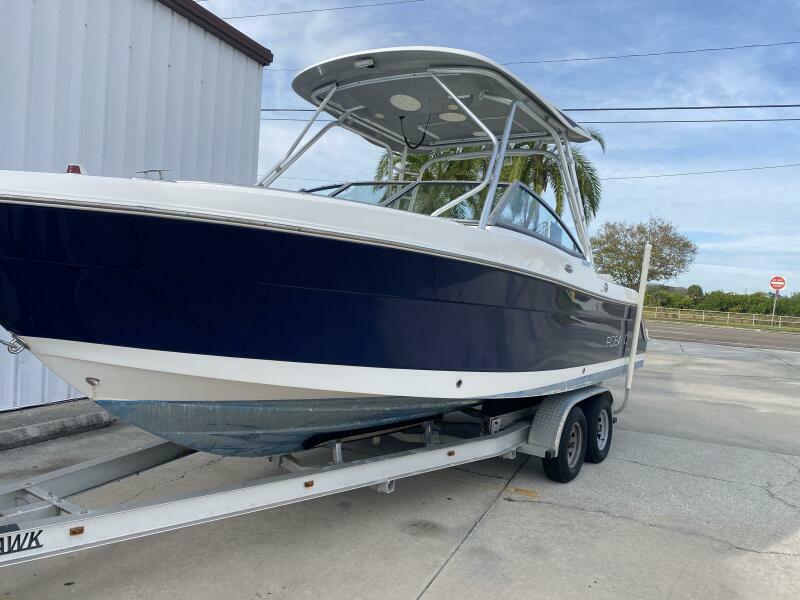 2011 Robalo 