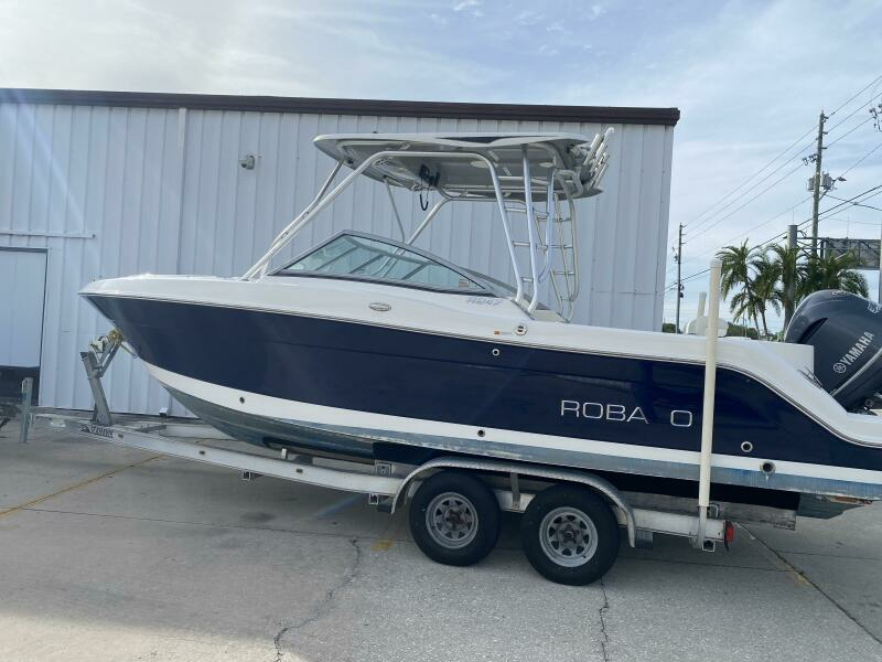 2011 Robalo 