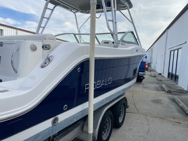 2011 Robalo 
