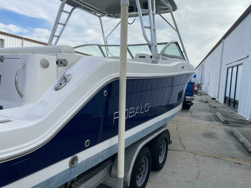 2011 Robalo 