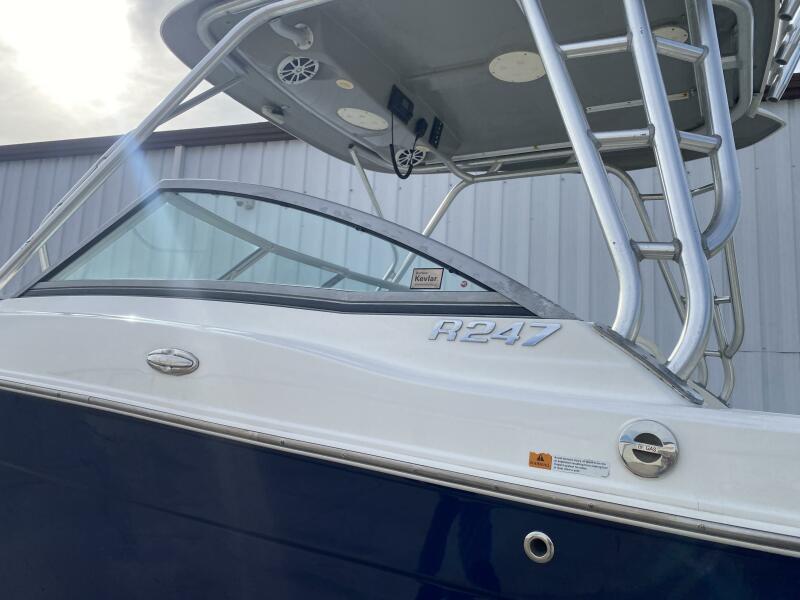 2011 Robalo 
