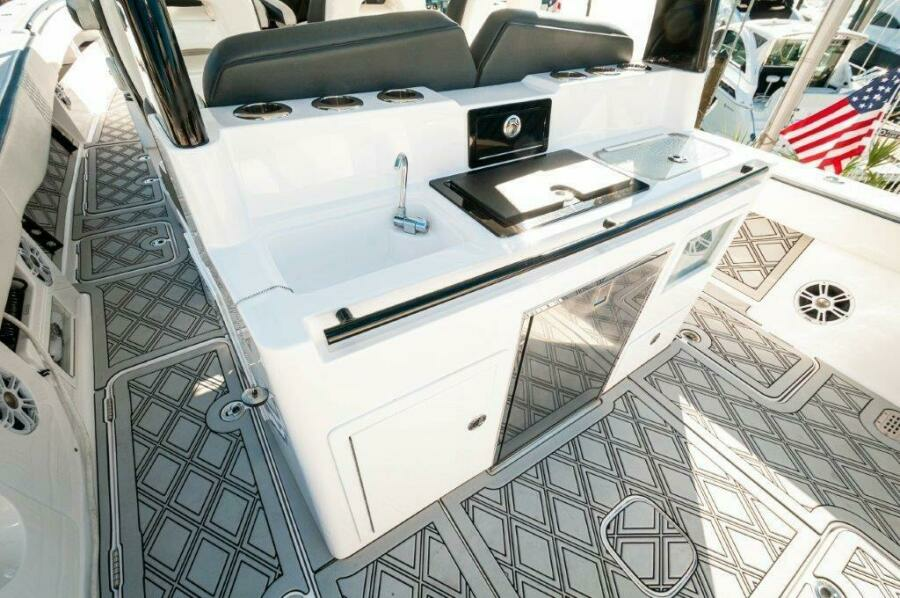 2020 Streamline 45 Center Console Override