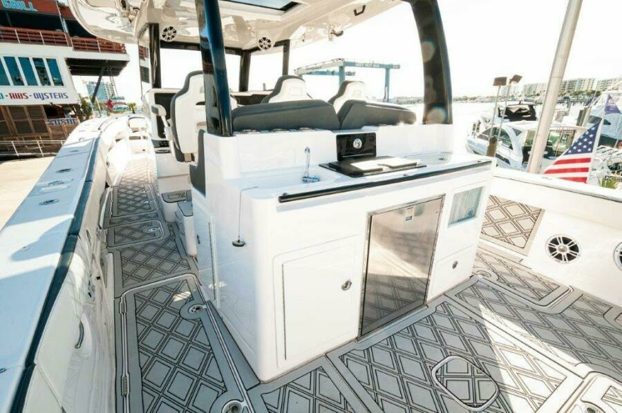 2020 Streamline 45 Center Console Override