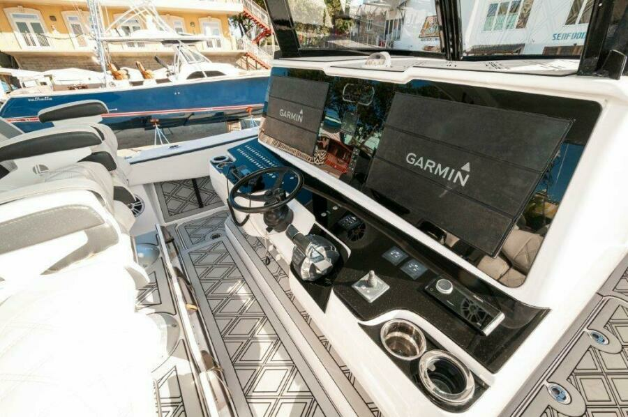 2020 Streamline 45 Center Console Override