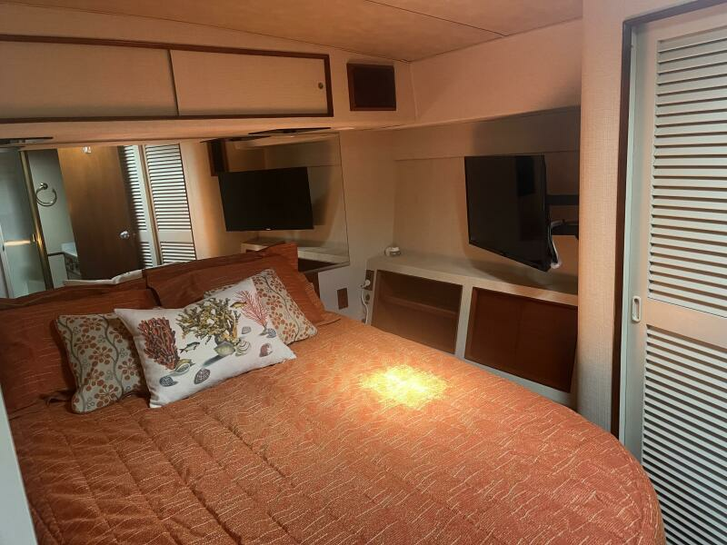 1985 Bertram 54 convertible