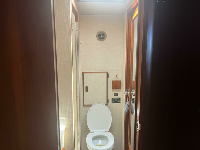 1985 Bertram 54 convertible