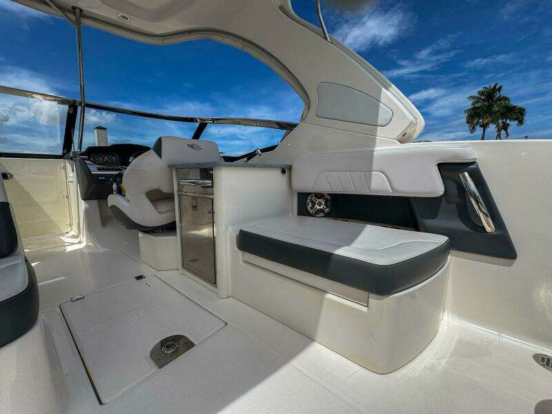 30ft Chaparral Yacht For Sale