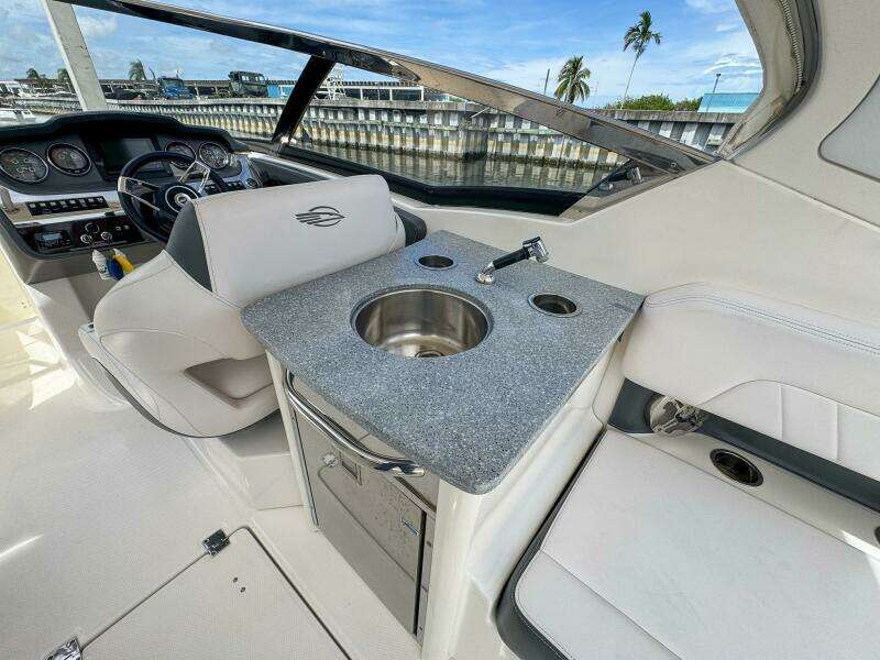 30ft Chaparral Yacht For Sale