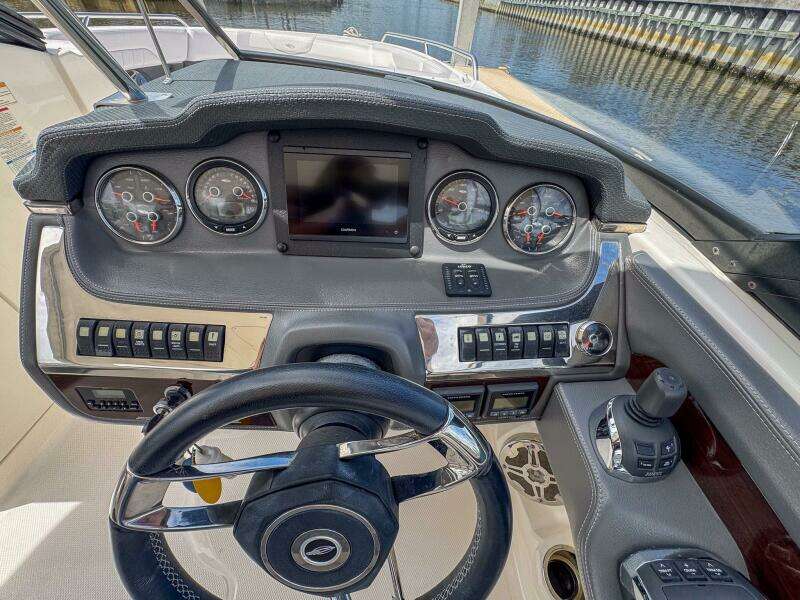 30ft Chaparral Yacht For Sale