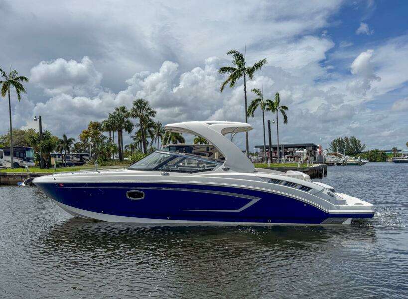 30ft Chaparral Yacht For Sale