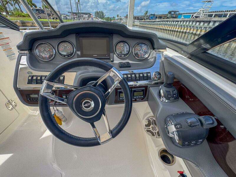30ft Chaparral Yacht For Sale