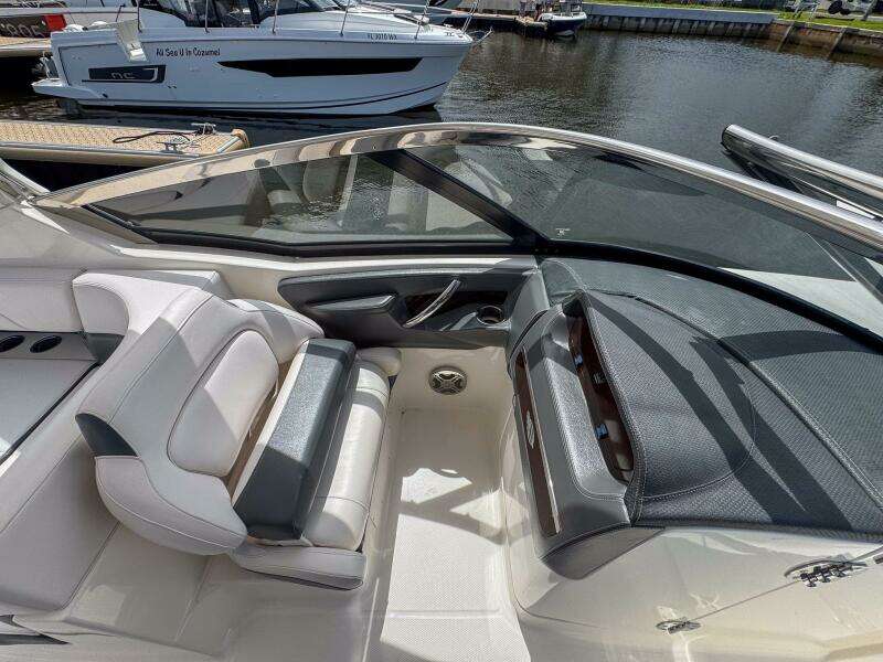 30ft Chaparral Yacht For Sale