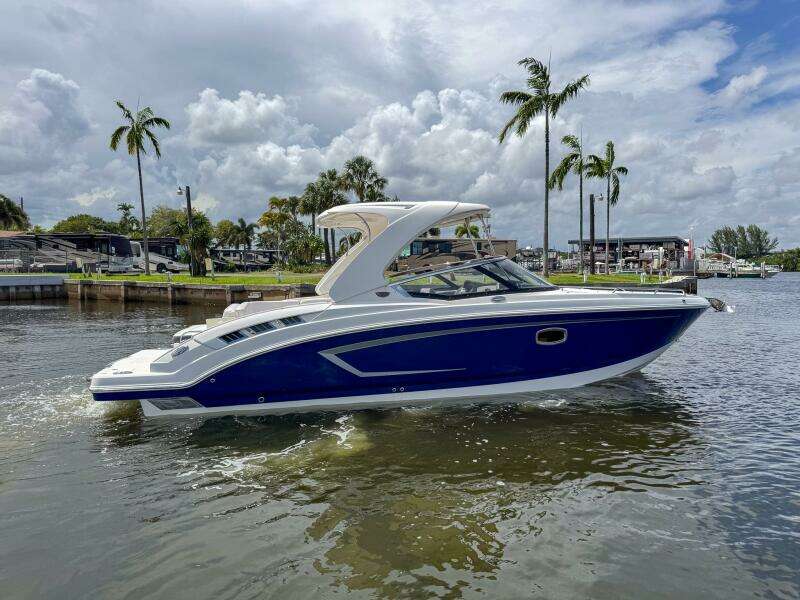30ft Chaparral Yacht For Sale