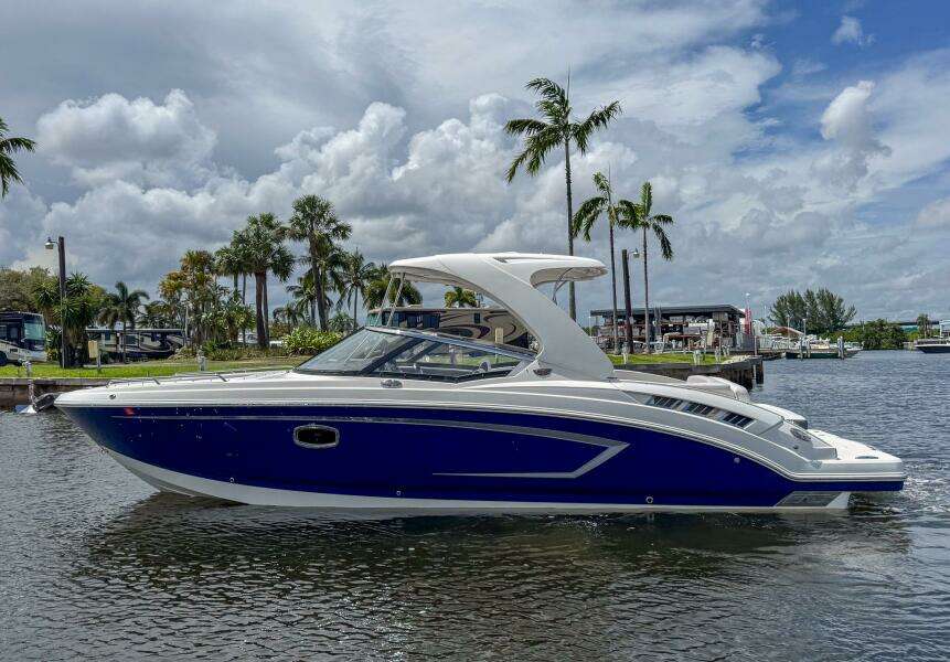 30ft Chaparral Yacht For Sale