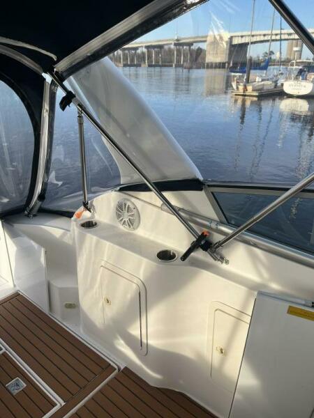 1999 Cruisers Yachts 2870 Rogue