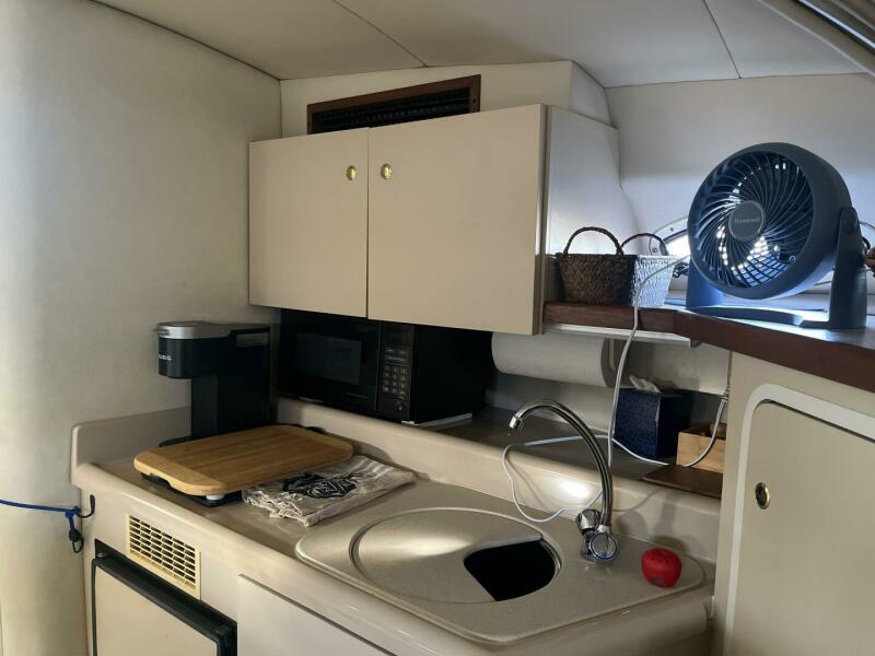 1999 Cruisers Yachts 2870 Rogue