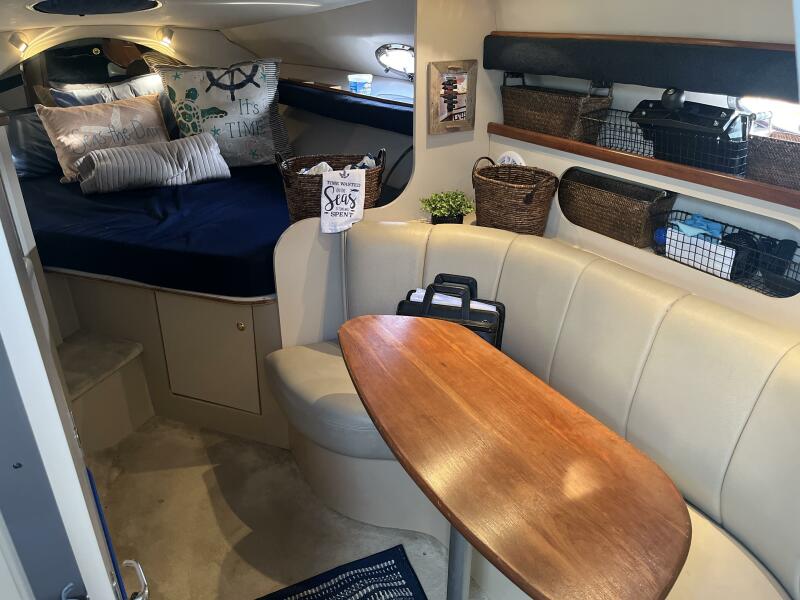 1999 Cruisers Yachts 2870 Rogue