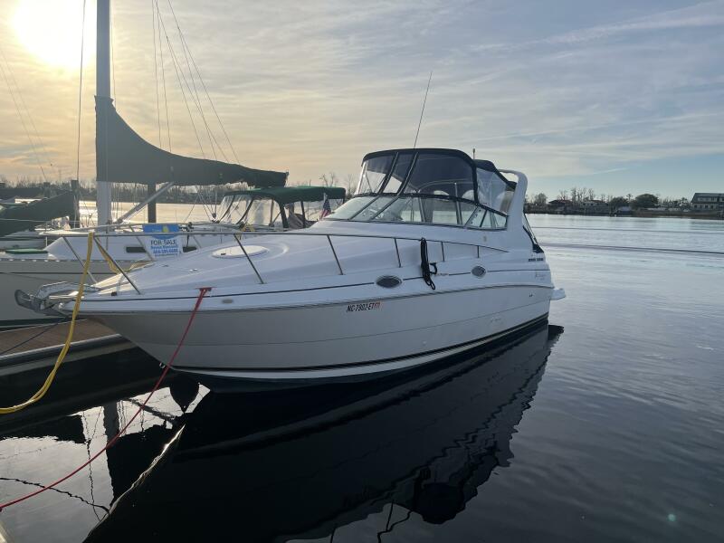 1999 Cruisers Yachts 2870 Rogue