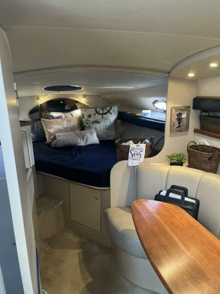 1999 Cruisers Yachts 2870 Rogue