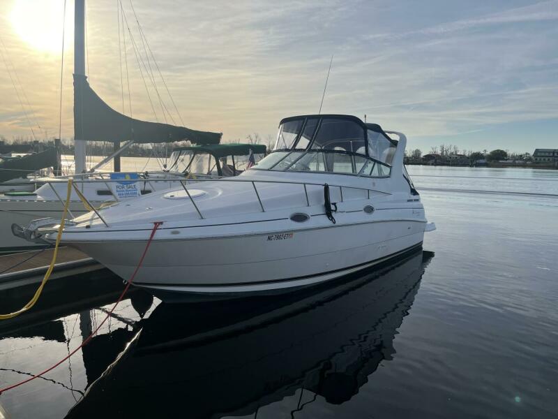 1999 Cruisers Yachts 2870 Rogue