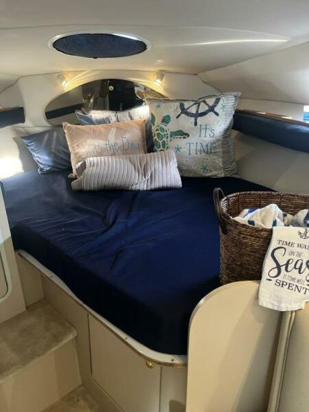 1999 Cruisers Yachts 2870 Rogue