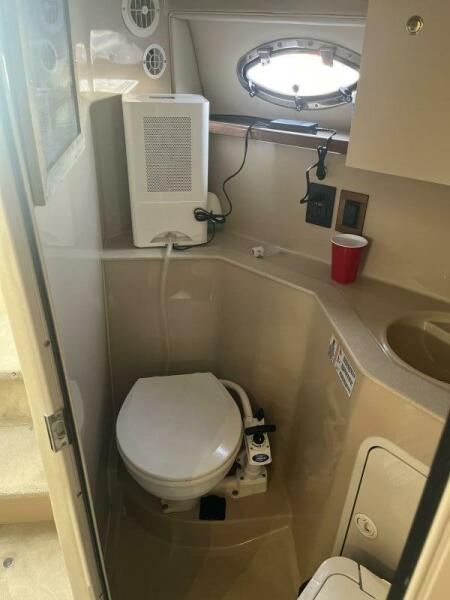 1999 Cruisers Yachts 2870 Rogue