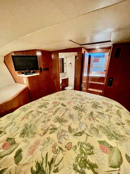 2001 Ronin 41 SF  DONE DIGGIN  Master Stateroom 1