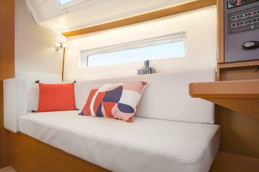 2027 Jeanneau Sun Odyssey 380