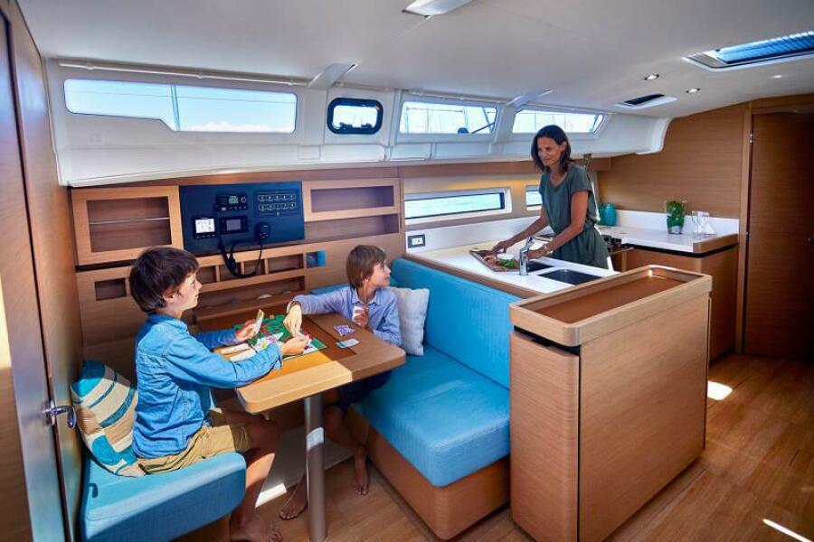 2027 Jeanneau Sun Odyssey 490