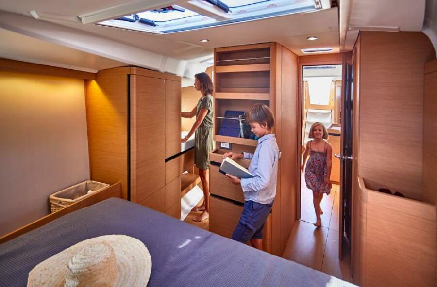 2027 Jeanneau Sun Odyssey 490