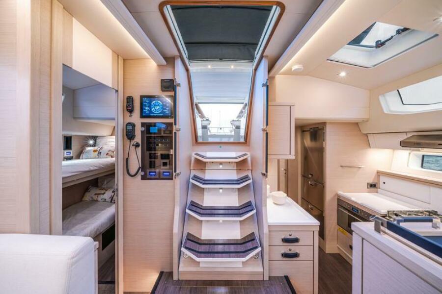 2027 Jeanneau Jeanneau Yachts 65